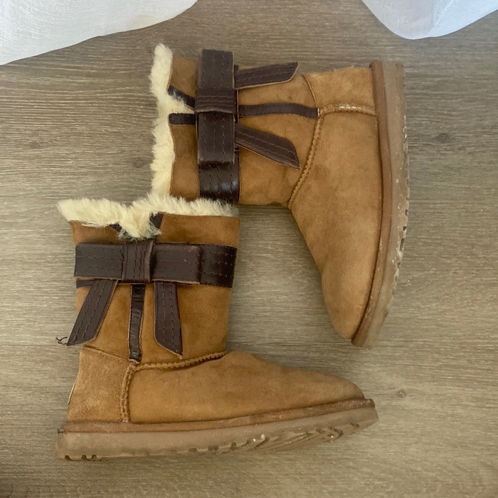UGG bow boots - size 5